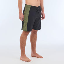 Load image into Gallery viewer, EJECT A1 FIT 18.5&quot; BOARDSHORT
