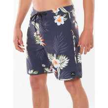 Load image into Gallery viewer, Mirage Vidasoul 19&quot; Boardshorts in Black
