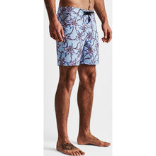 Load image into Gallery viewer, Passage Batik Bloom Boardshorts 19&quot;
