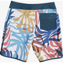 Load image into Gallery viewer, Boys 8-16 Highline Vacancy Scallop 17&quot; Boardshorts

