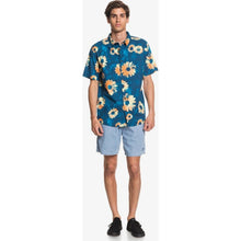 Load image into Gallery viewer, Daisy Spray Short Sleeve Shirt
